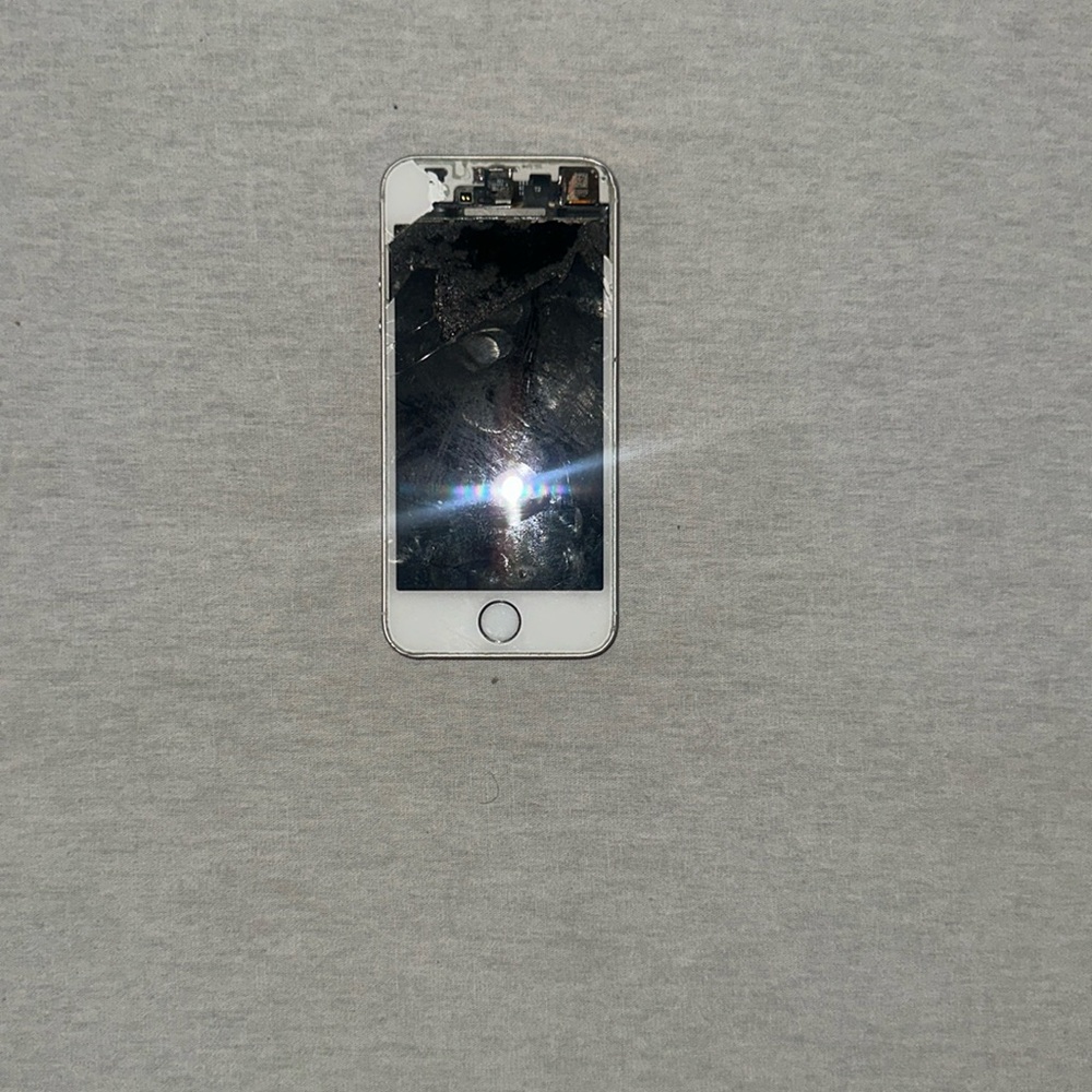 Electronics. iPhone SE. Parts Only.